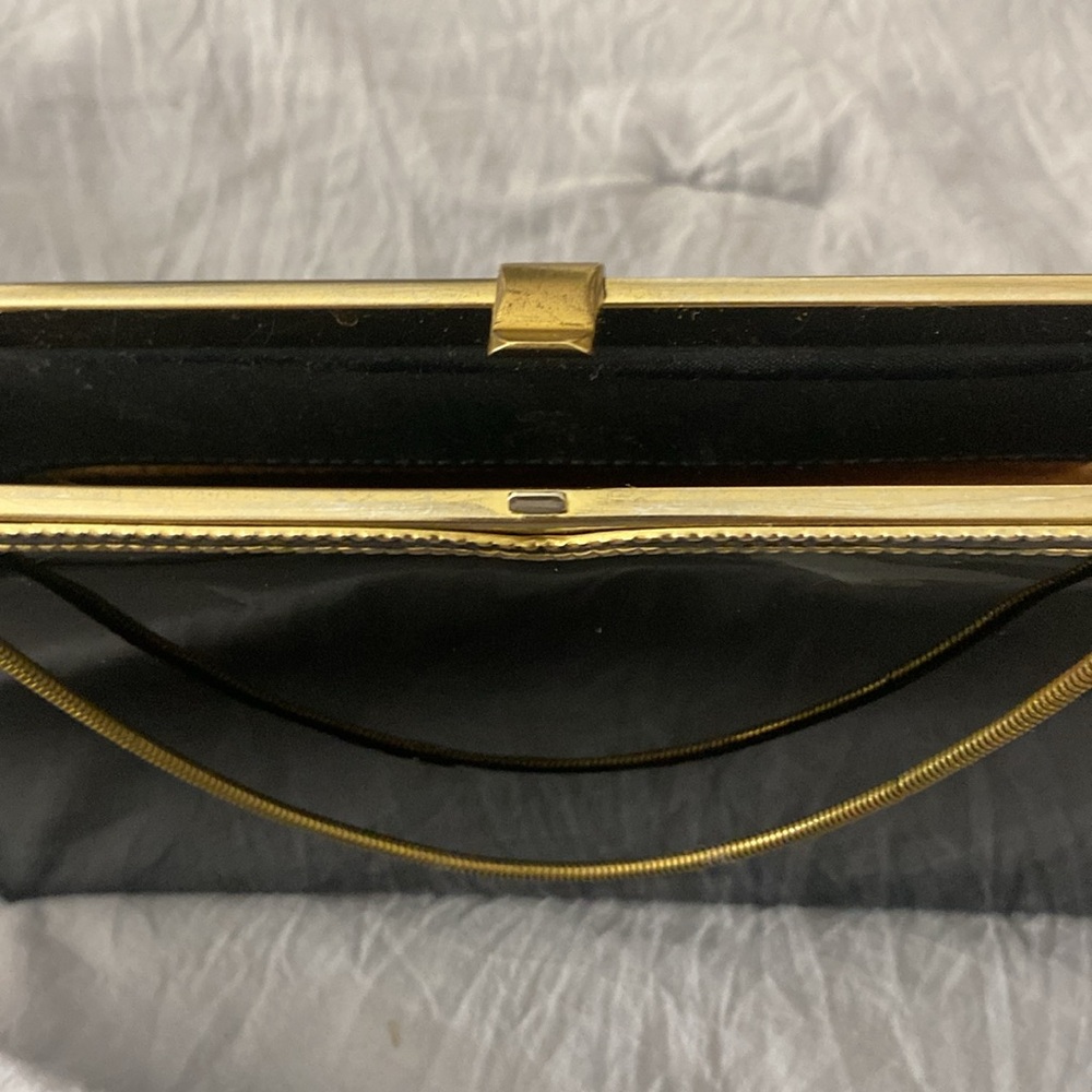 Etra Vintage 1950’s classic Patent Leather Clutch Purse with Gold Hardware - Picture 9 of 14
